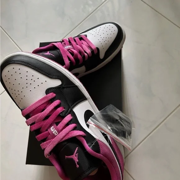 Deadstock Authentic with OG Box Air Jordan 1 SE Men’s Black/Fuchisa 8.5 - Picture 8 of 8